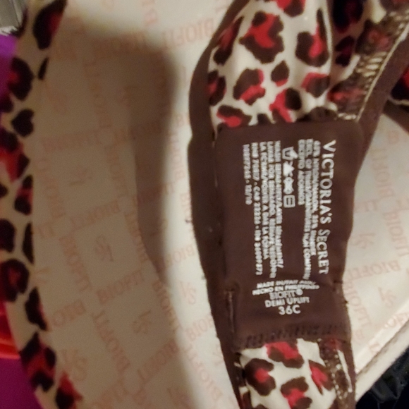 VICTORIA'S SECRET Biofit Demi Bras - Picture 4 of 4